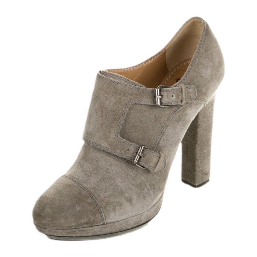 Lanvin 
Suede Ankle Booties